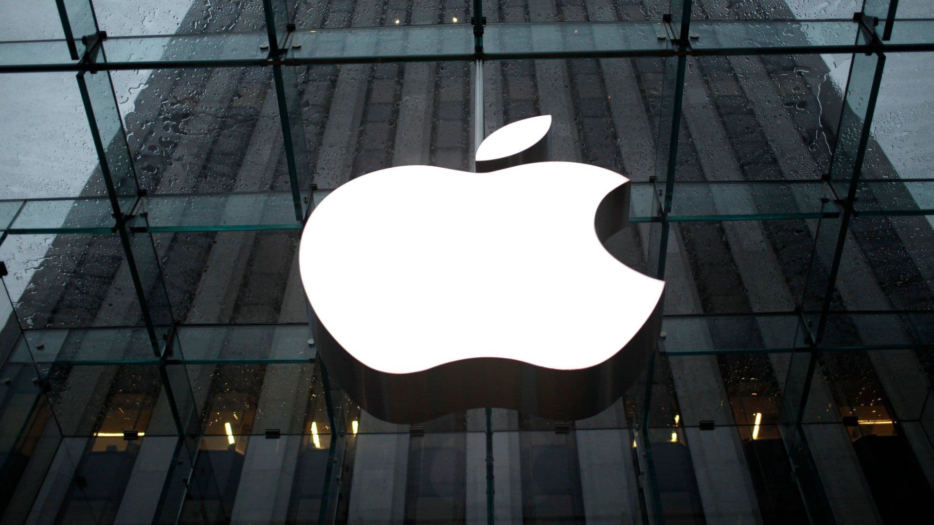 Logo de Apple colocado en la Tienda de nueva York. Fecha del Evento de Apple de Septiembre 2026.