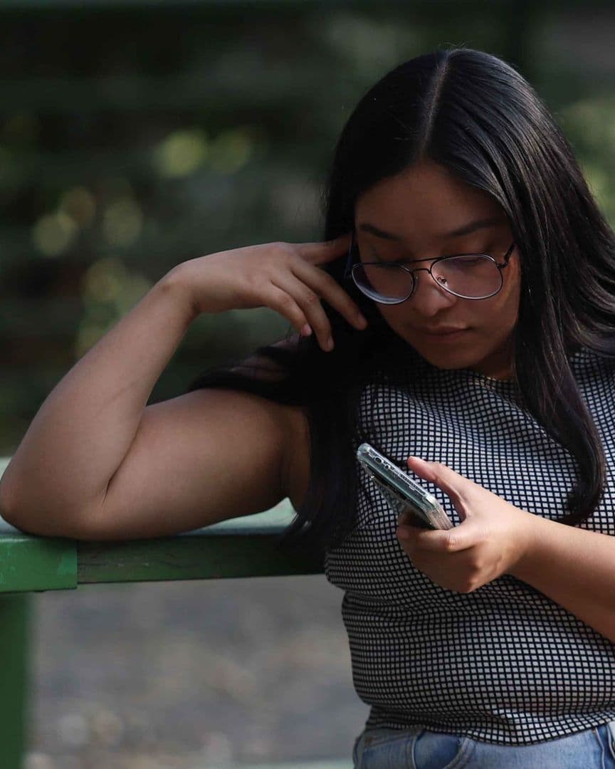 Usuaria del servicio de telefonía móvil en México. Foto: Cuartoscuro/Archivo