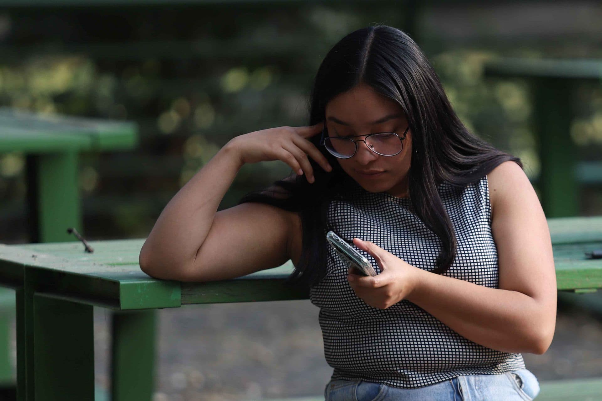 Usuaria del servicio de telefonía móvil en México. Foto: Cuartoscuro/Archivo