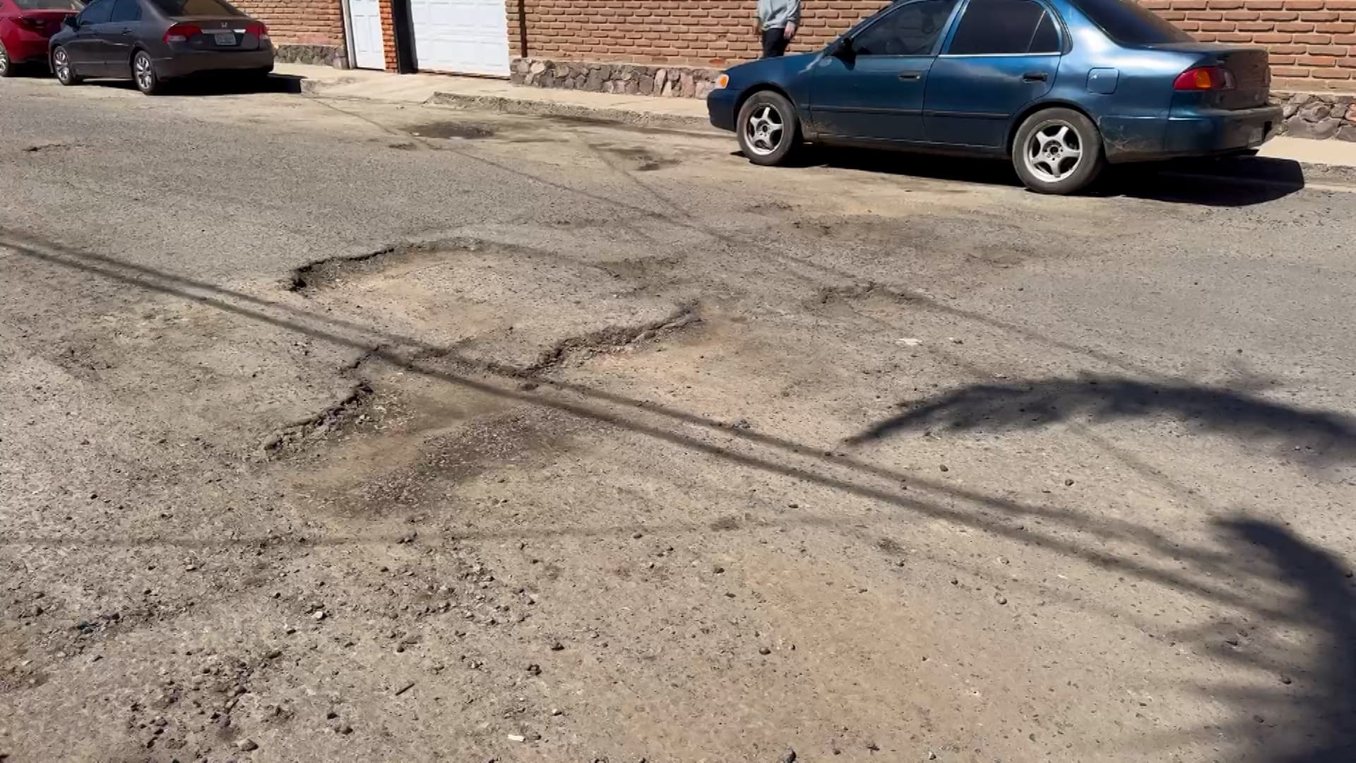 Reportan Múltiples Baches en Zona Turística en Ensenada, Baja California
