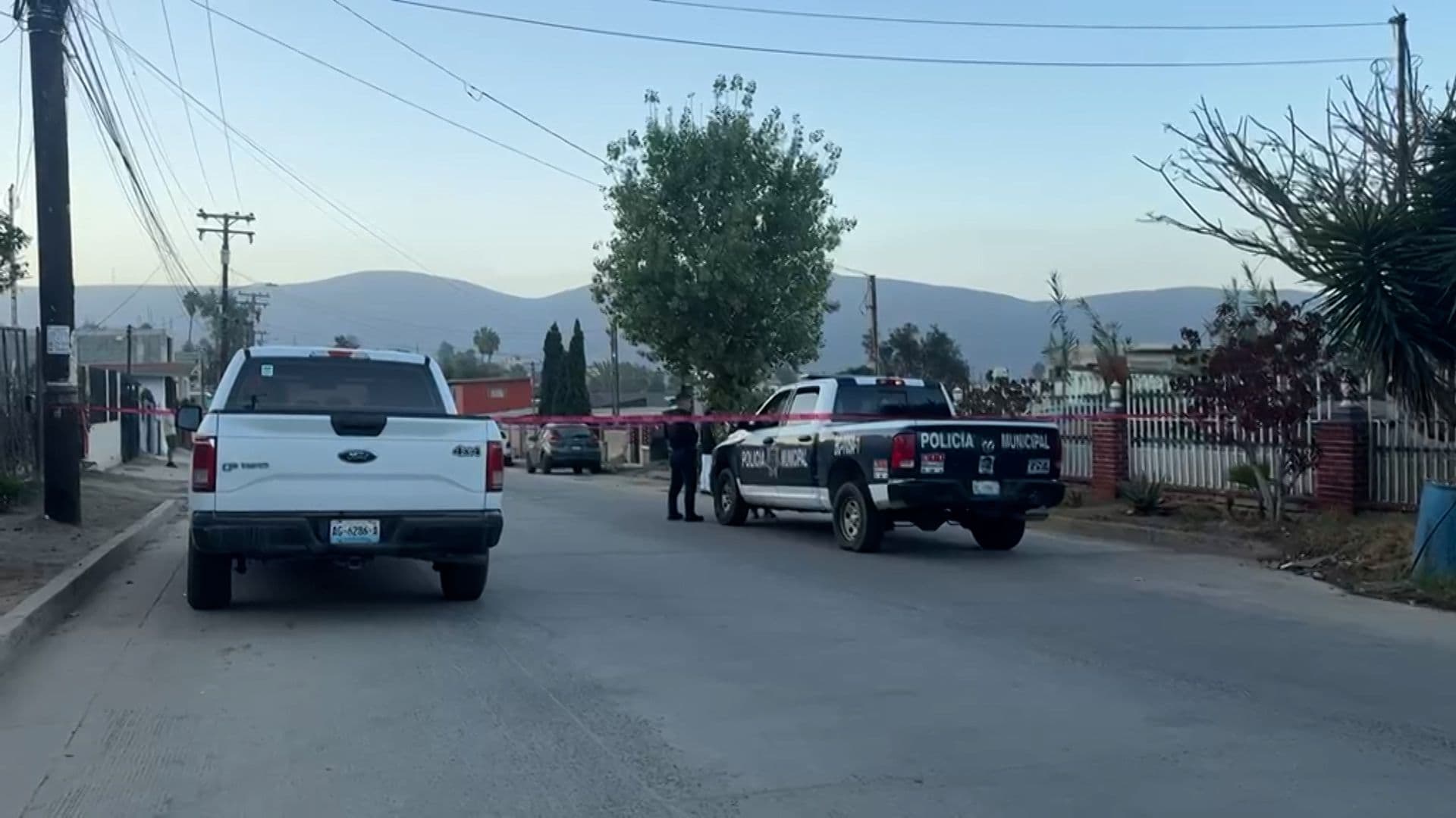 Vehículo es Atacado a Balazos en la Colonia Granjas del Gallo en Ensenada