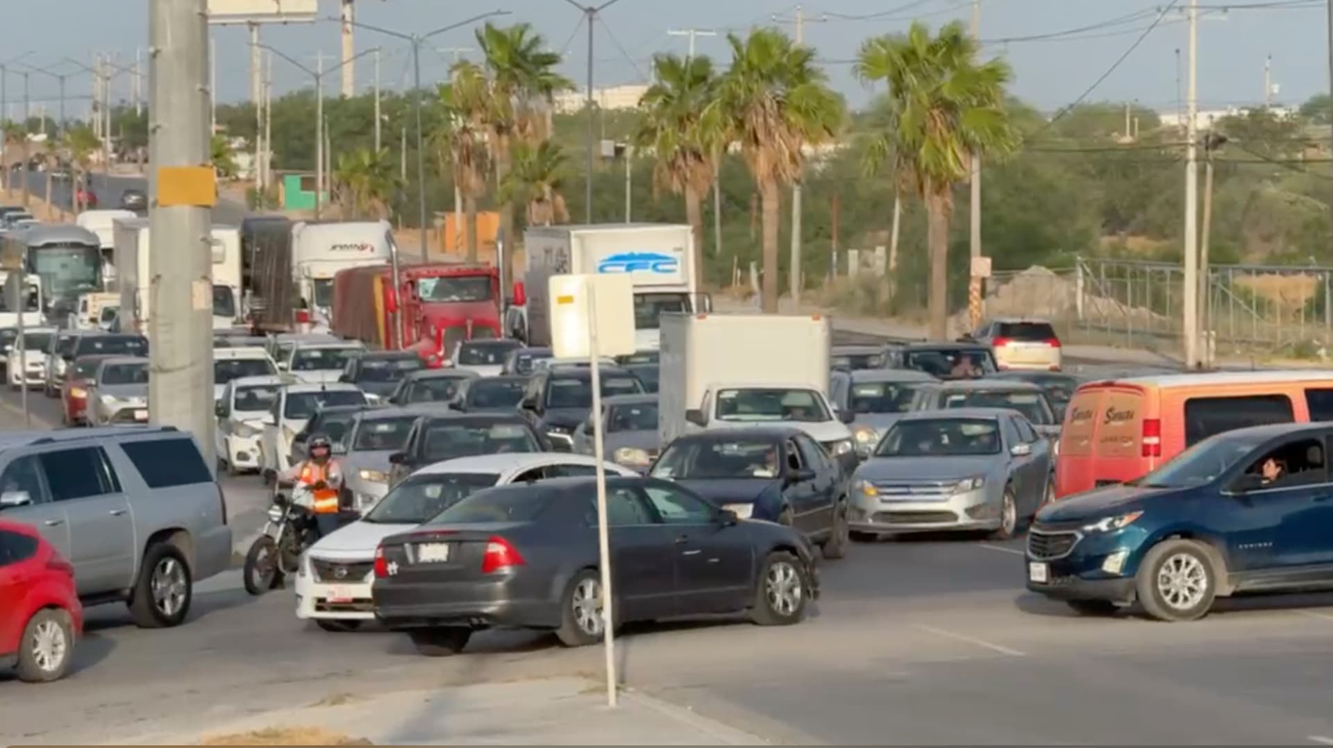 Bloquean Carretera Reynosa-Monterrey por Demolición de Barda en Fraccionamiento Vista Alta