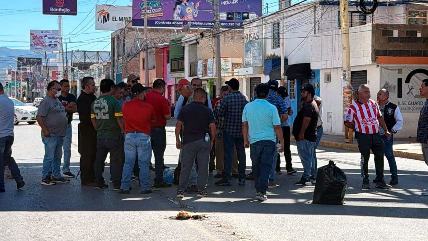 Los manifestantes exigen operativos contra las unidades 'piratas' en San Luis Potosí