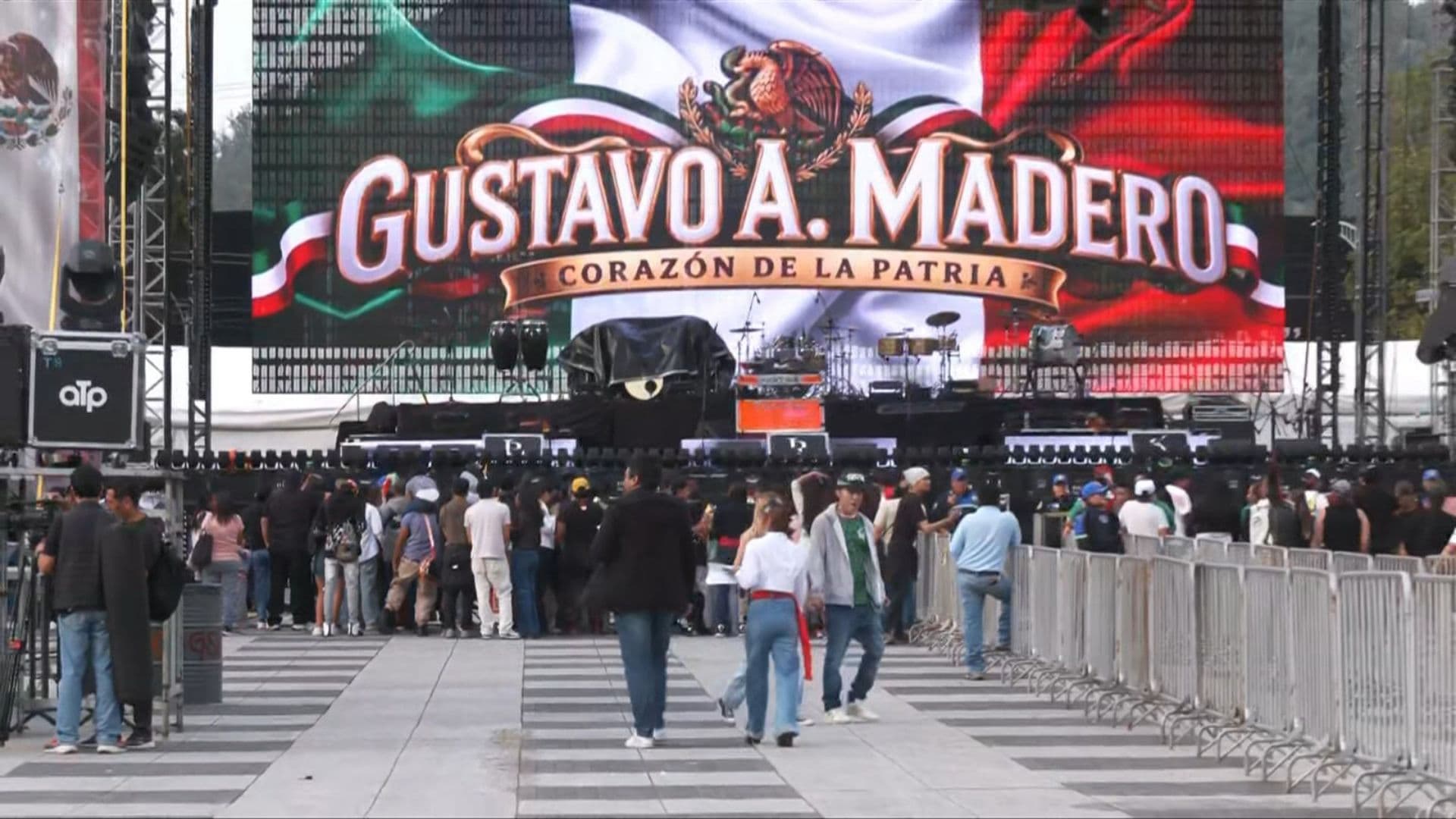 Grito de Independencia 2026: Familias Acuden a Festejos y Conciertos en la GAM