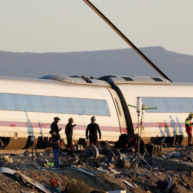 Hay una Persona Mexicana Desaparecida tras Choque de Trenes en España