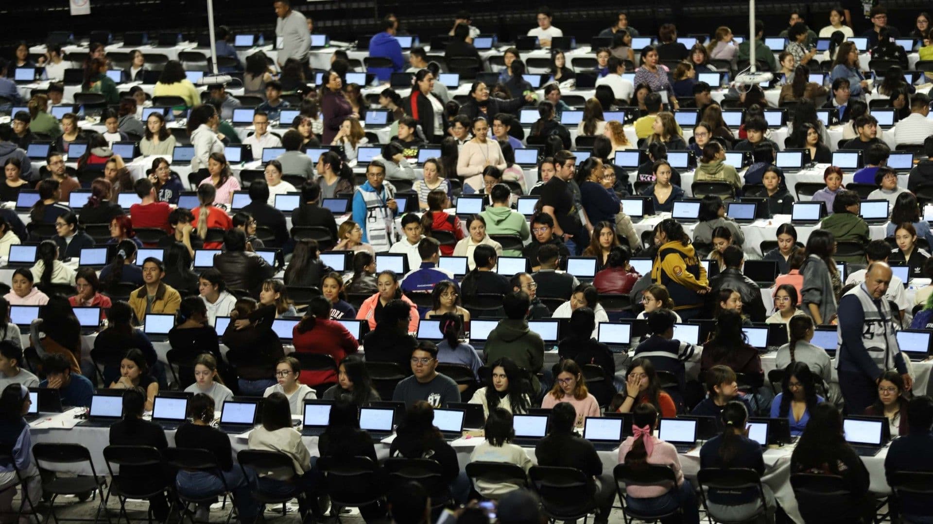 Aspirantes a Licenciatura de la UNAM Informan Diferencias en el Examen de Control