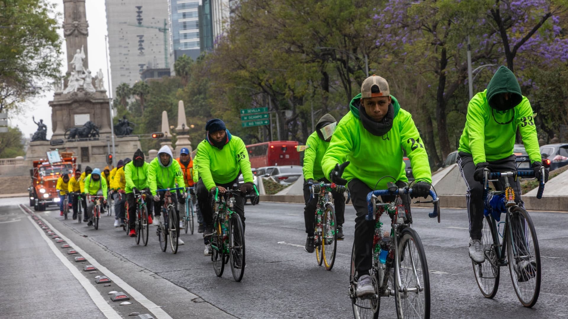 Peregrinación de Ciclistas Avanza Rumbo a la Basílica de Guadalupe en CDMX