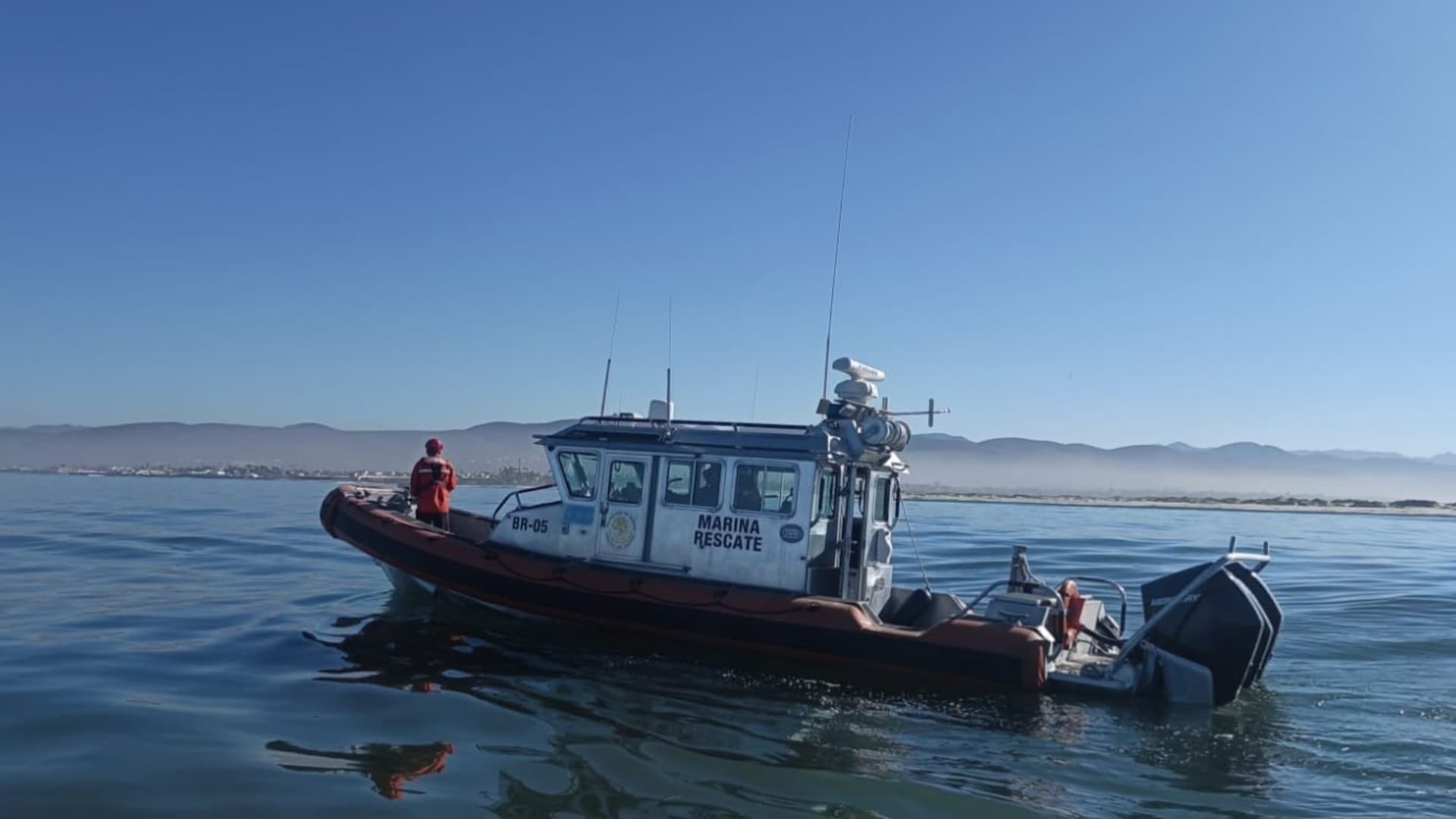 Marina Despliega Brigadas Terrestres y Equipo Acuático para Buscar Desaparecidos en Ensenada, BC