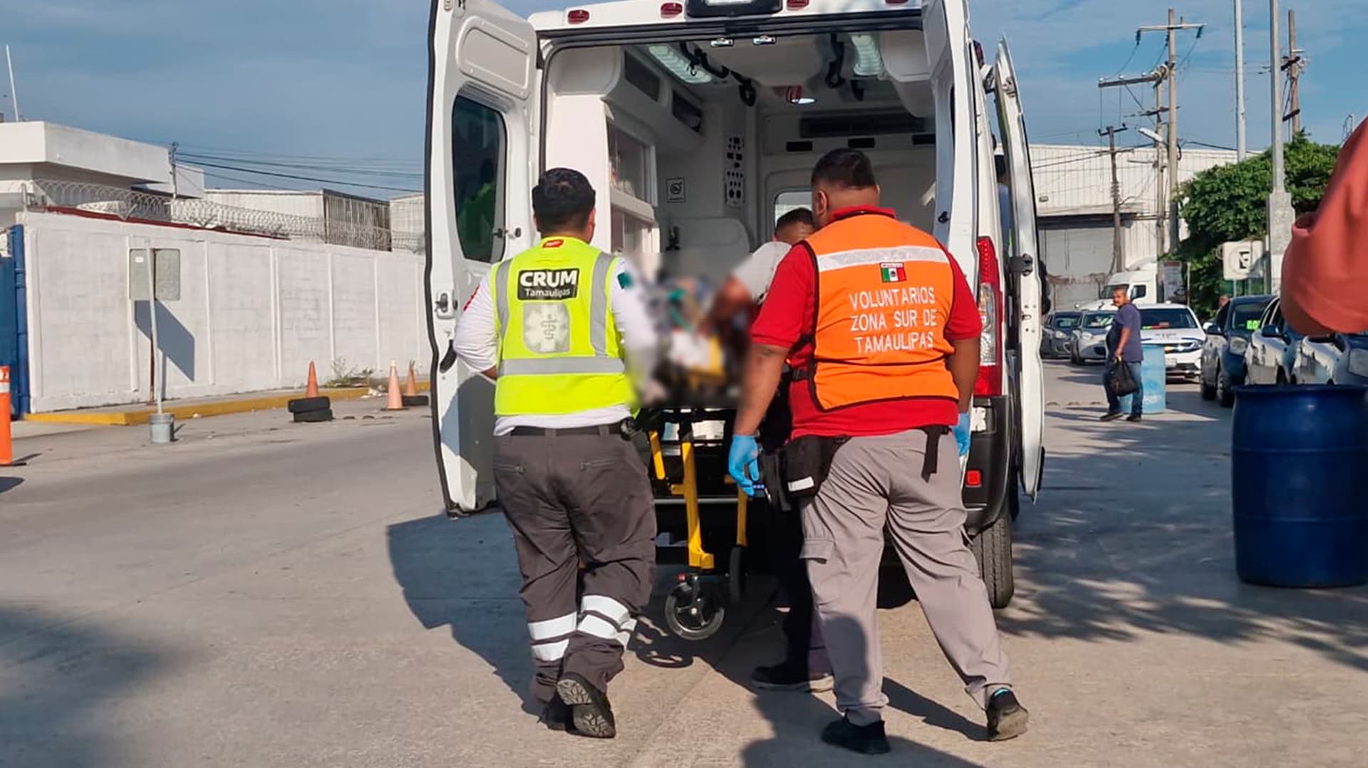 Paramédicos Trasladaron al Hombre al Hospital General Dr. Carlos Canseco