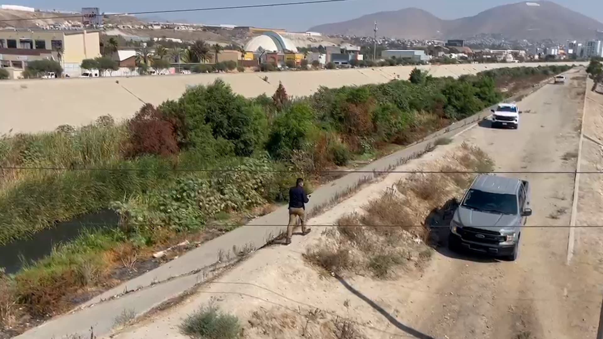 Hallan Cuerpos Maniatados en Canalización de la Vía Rápida en Tijuana, BC