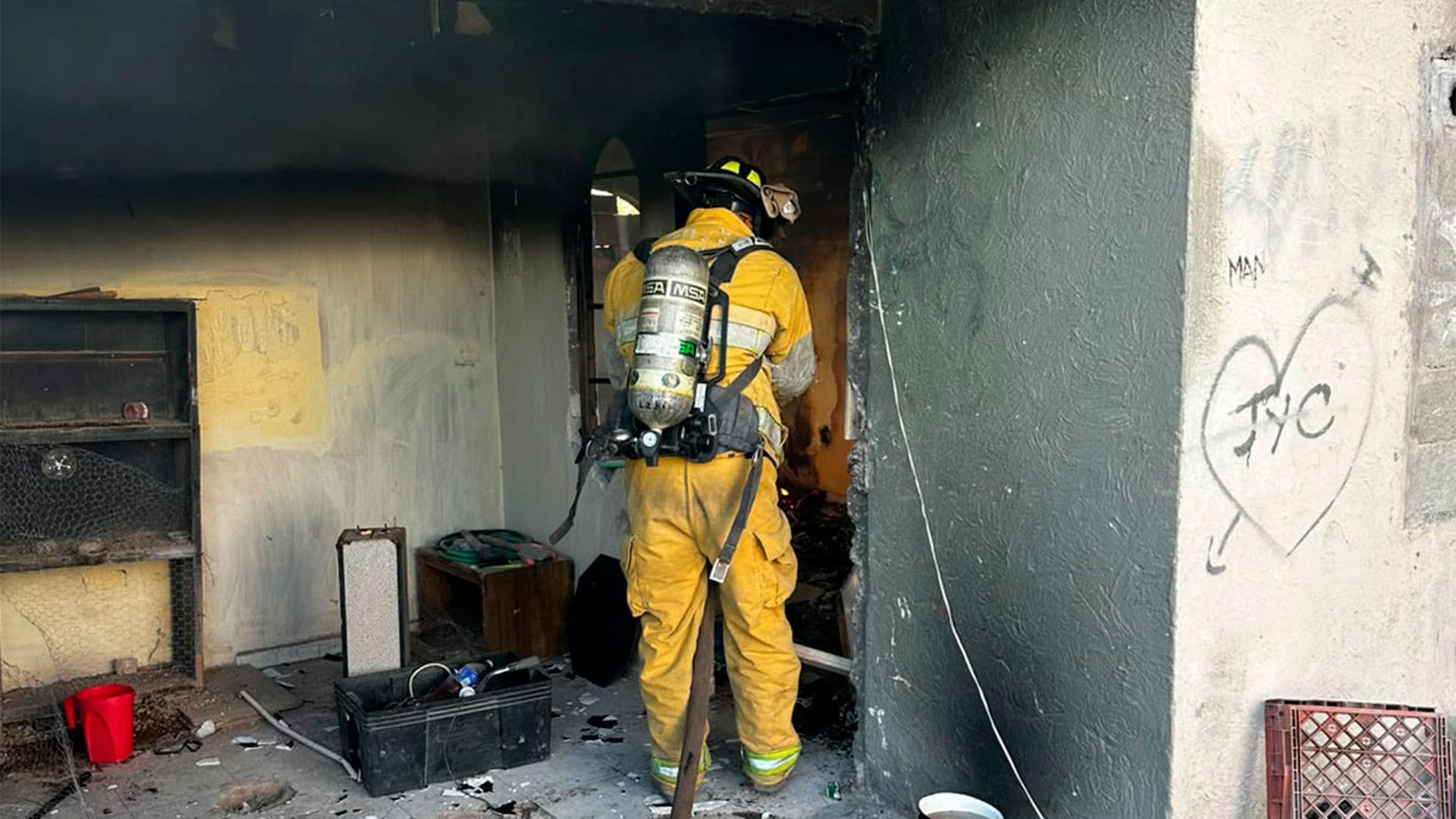 Elementos de Protección Civil y Bomberos lograron controlar las llamas en el lugar