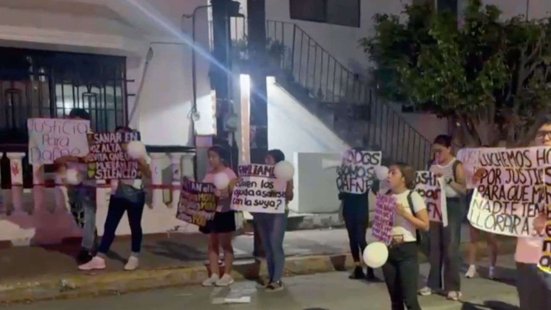 Marchan en Ciudad Madero Exigiendo Justicia por Dafne Zapata Frente a la Academia Militarizada