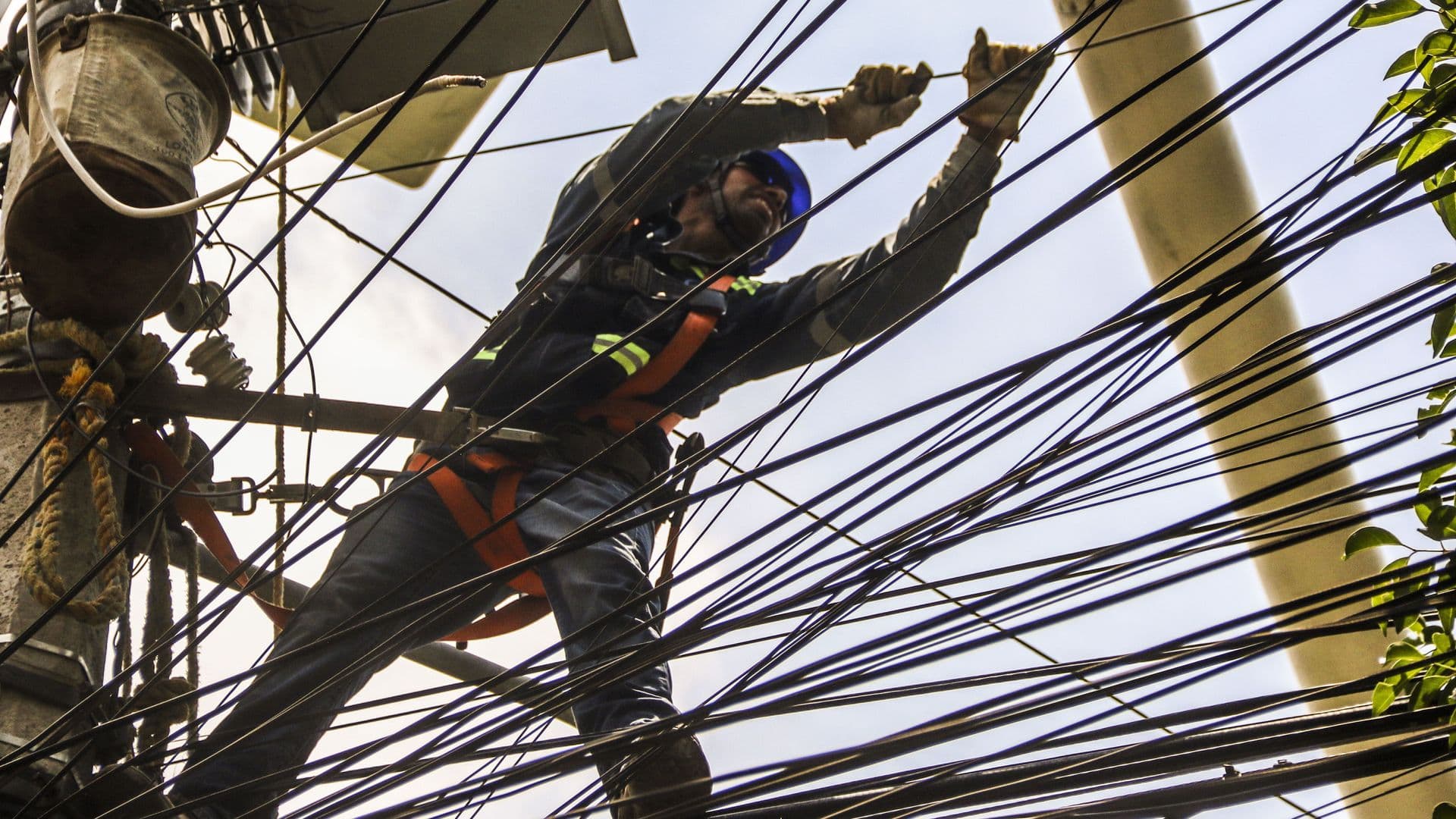 Reportan Falla de Energía Eléctrica en Área Metropolitana de Monterrey; CFE Atiene Reporte