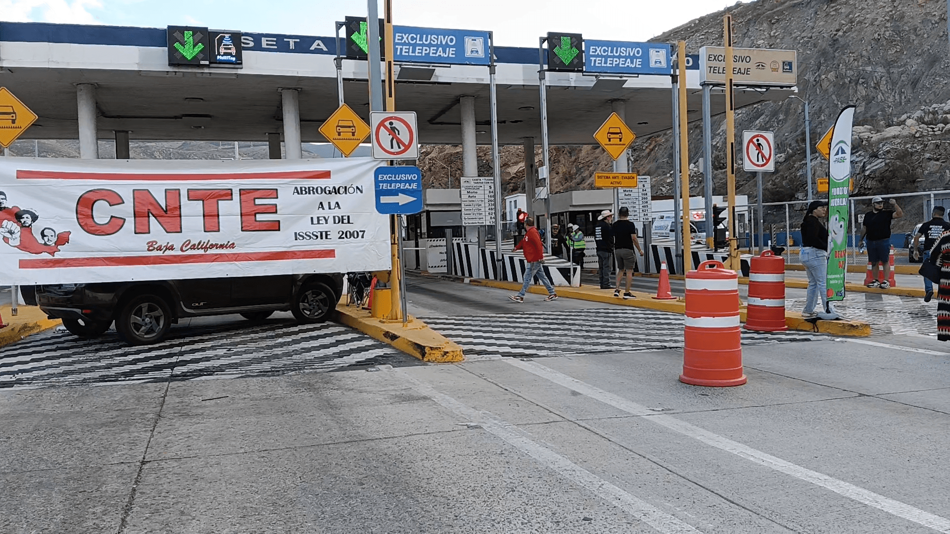 Docentes de la CNTE en Baja California Liberan Caseta de Cuota Tijuana-Tecate