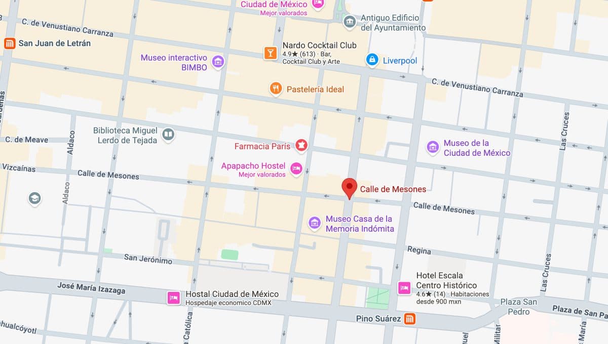 Calle de Mesones en Centro Histórico CDMX. Venta de papelería Kawaii