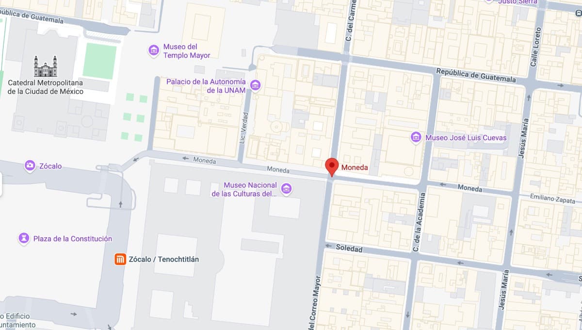 Calle Moneda en Centro Histórico CDMX. Venta de Útiles Escolares Kawaii.