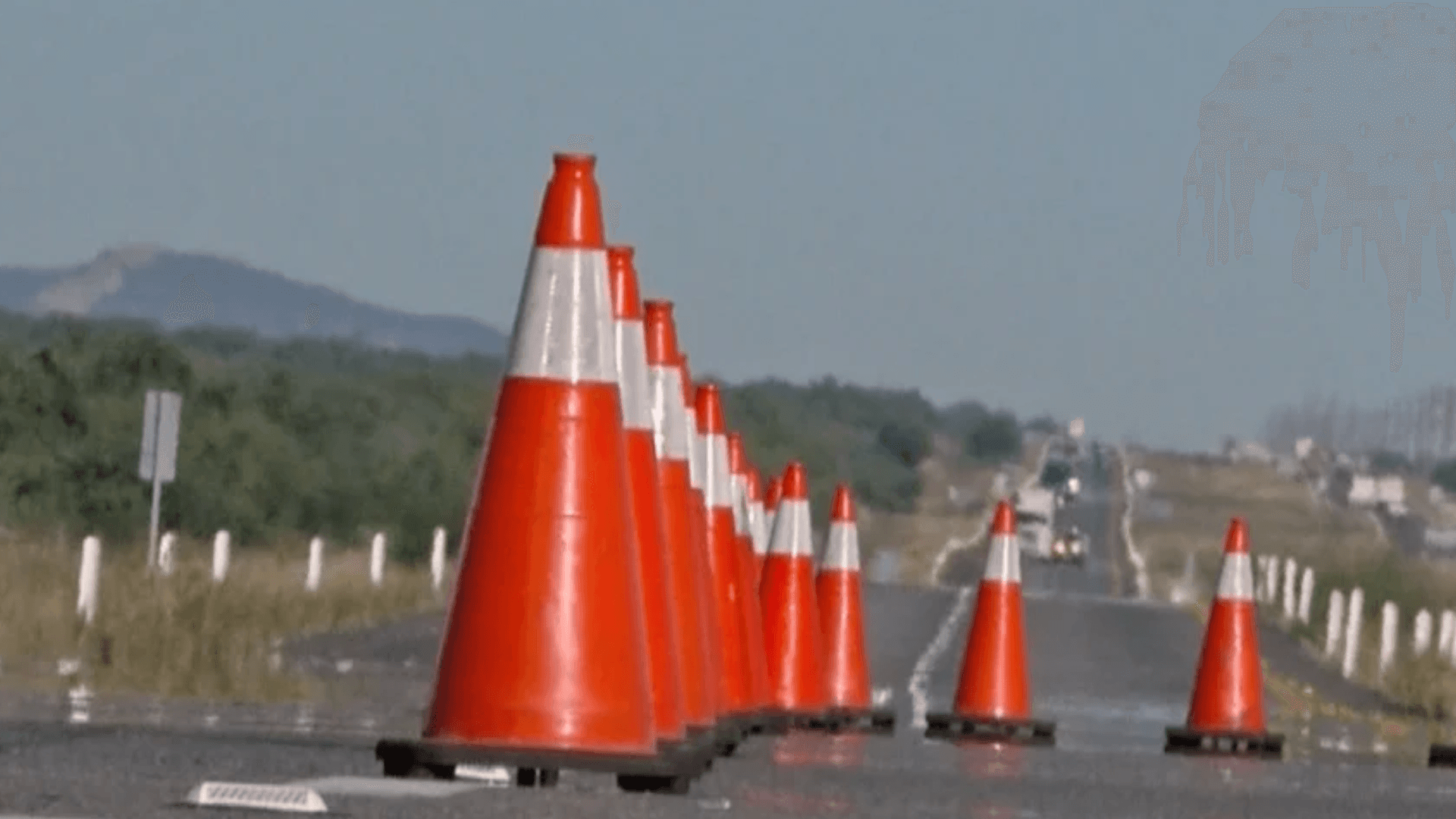 Autobús de Pasajeros Sufre Accidente y Salió del Camino en Carretera Altar-Santa Ana