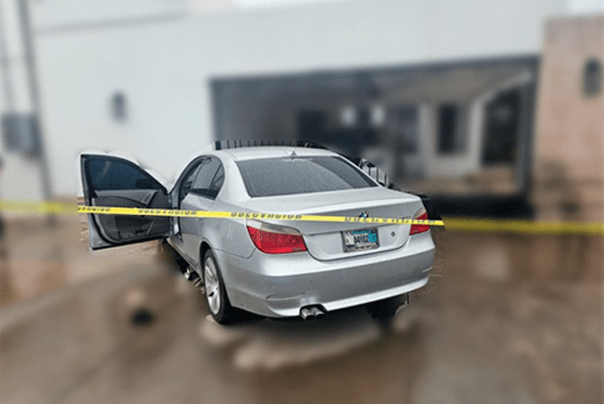 BMW gris relacionado con el ataque de el creador de contenido
