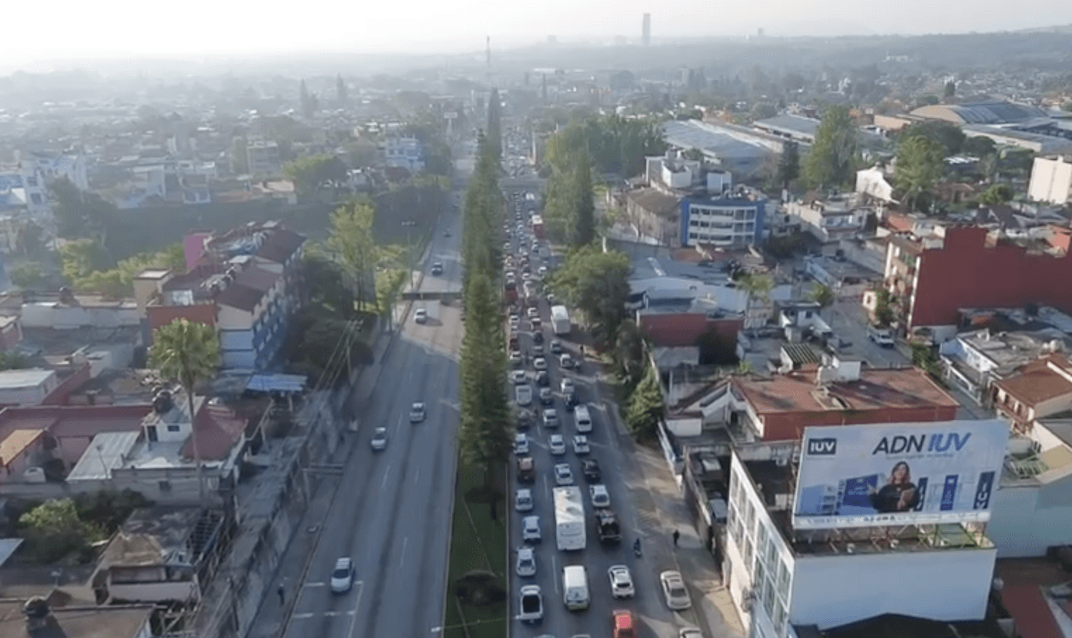 Accidente genera cierre de distribuidor vial en Xalapa