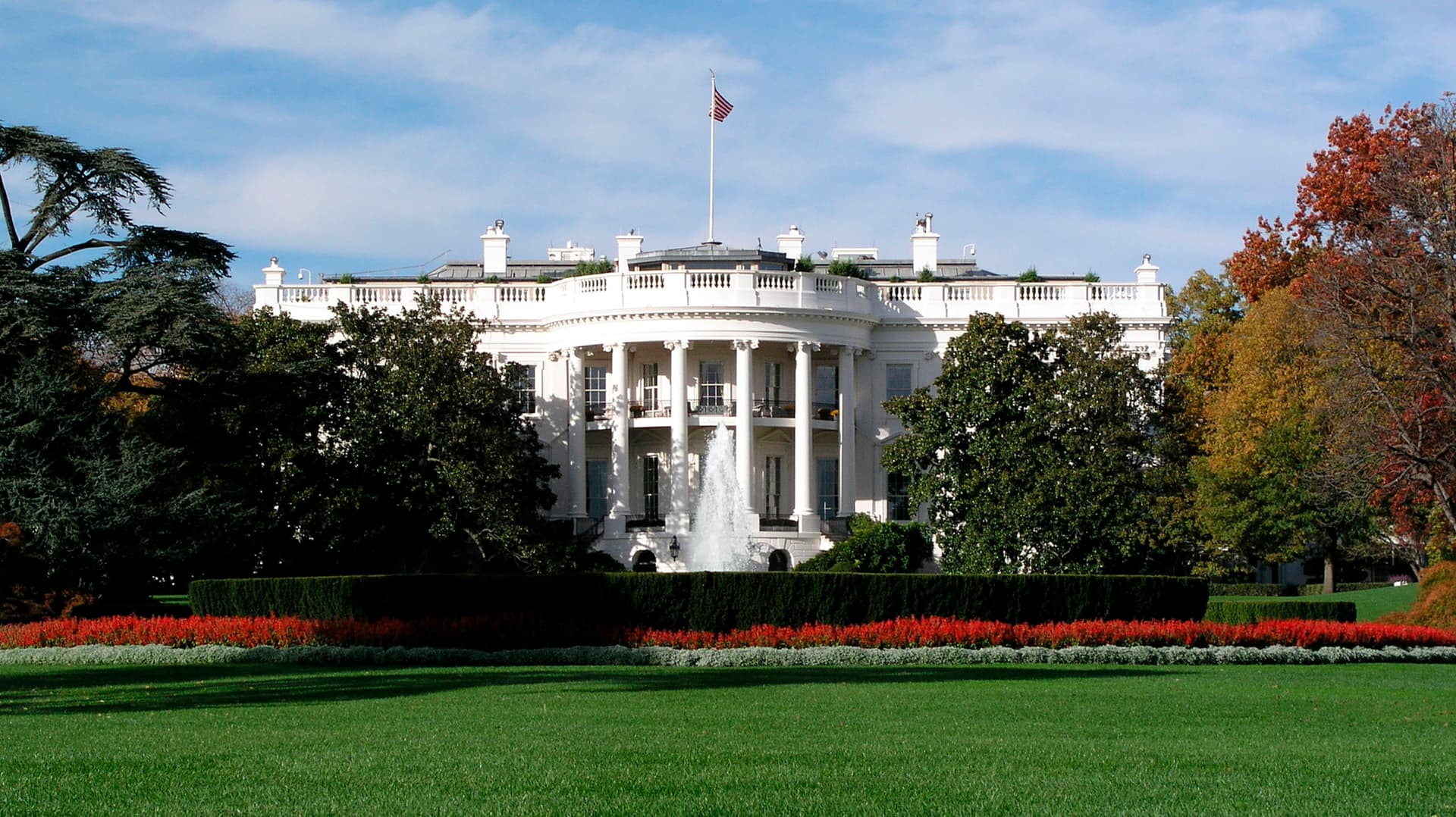 CNN, MS NOW y Politico Solicitan Audiencia Urgente tras Bloqueo de la Casa Blanca