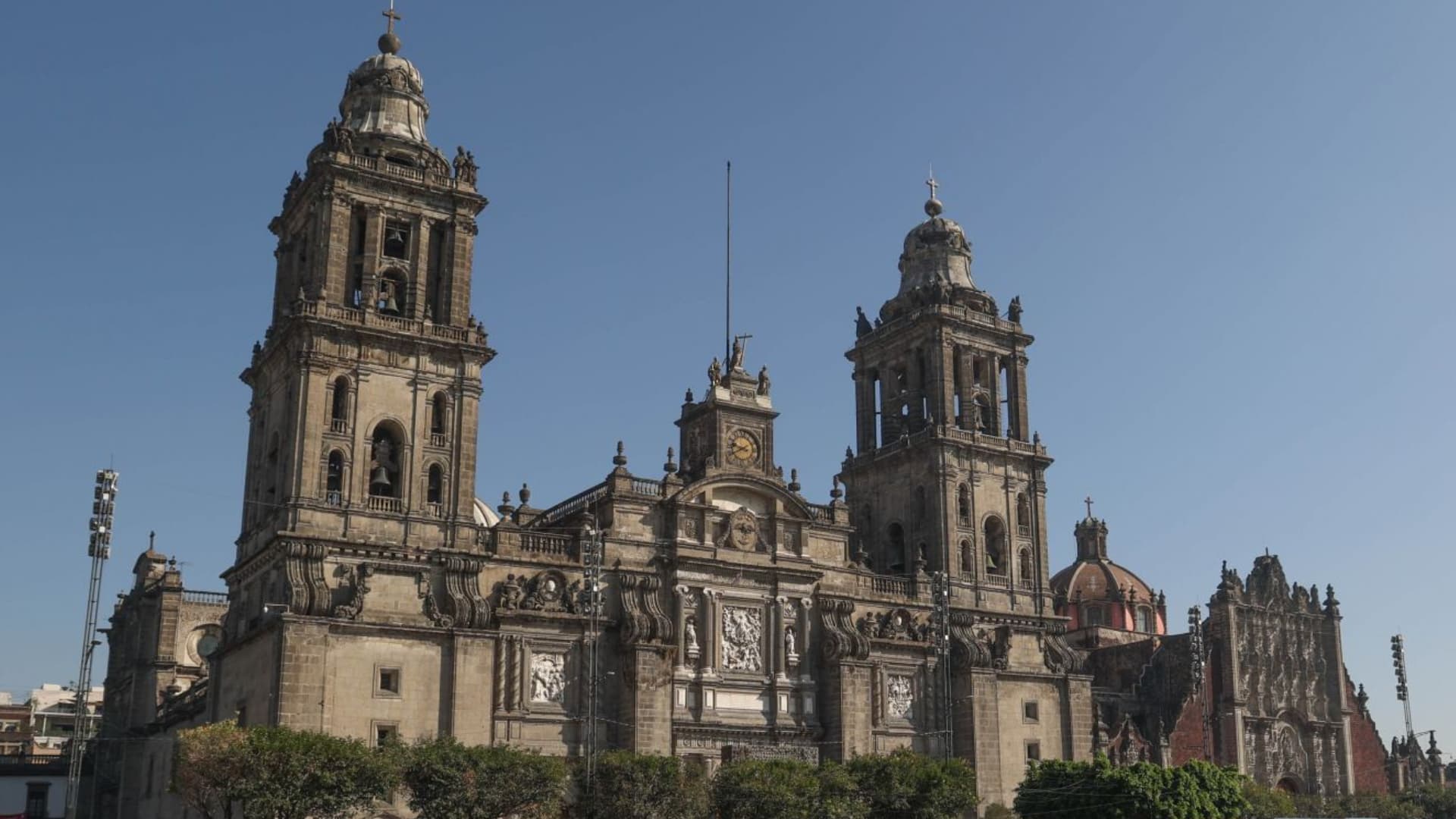 Ponen Playera de México al Niño Dios en la Catedral Metropolitana de la Ciudad de México