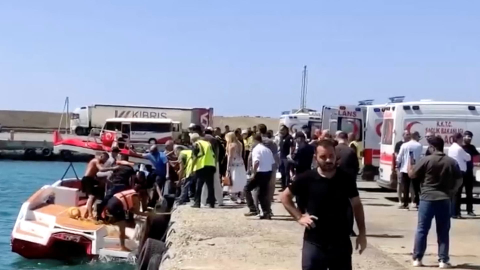 Naufraga Ferry con 270 Personas a Bordo en Chipre; Mueren Seis
