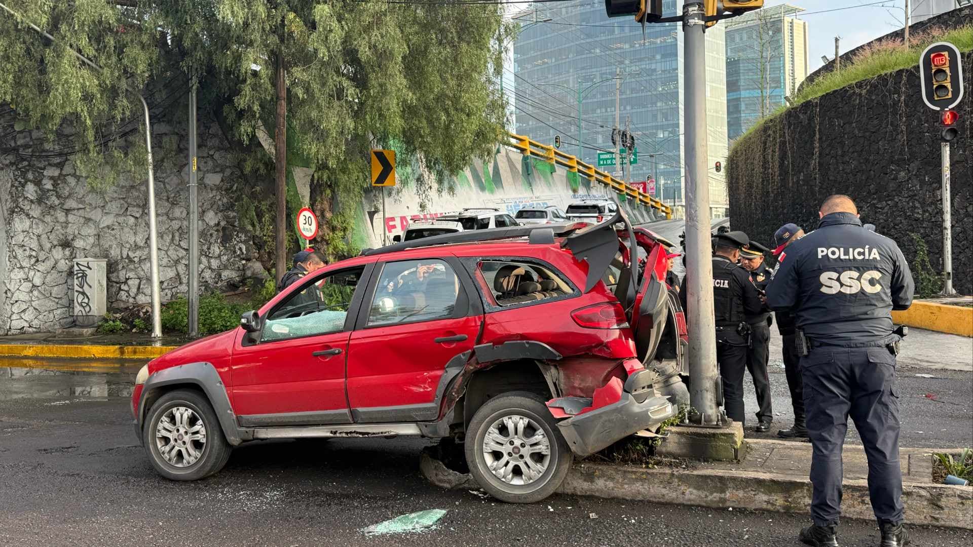 Choque en Puente de Insurgentes Deja un Lesionado en Coyoacán