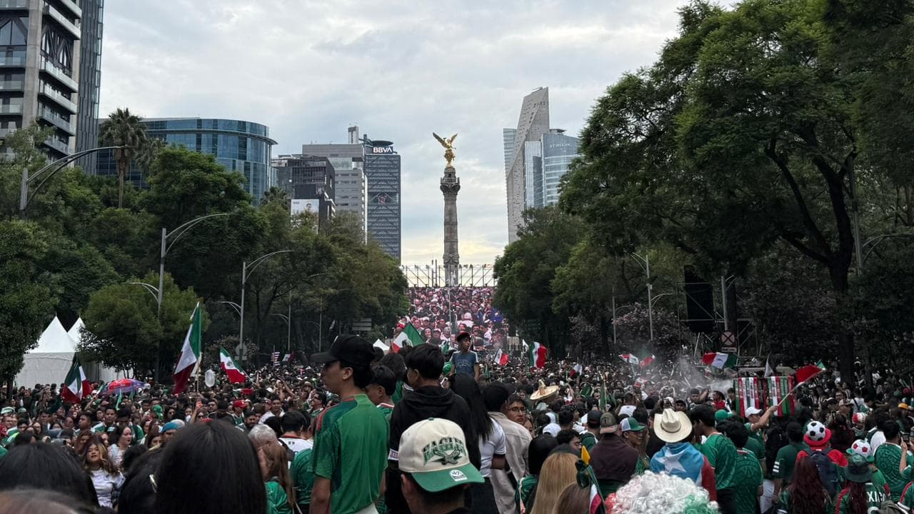 Cientos de personas se congregaron horas antes en el Ángel
