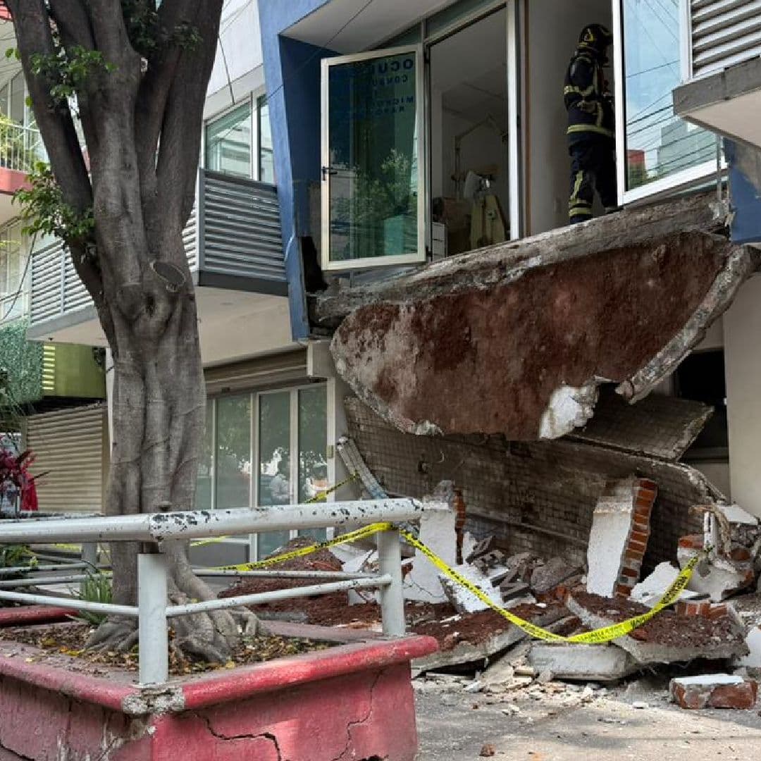 Colapsa Balcón de edificio en la Cuauhtémoc. Foto: N+