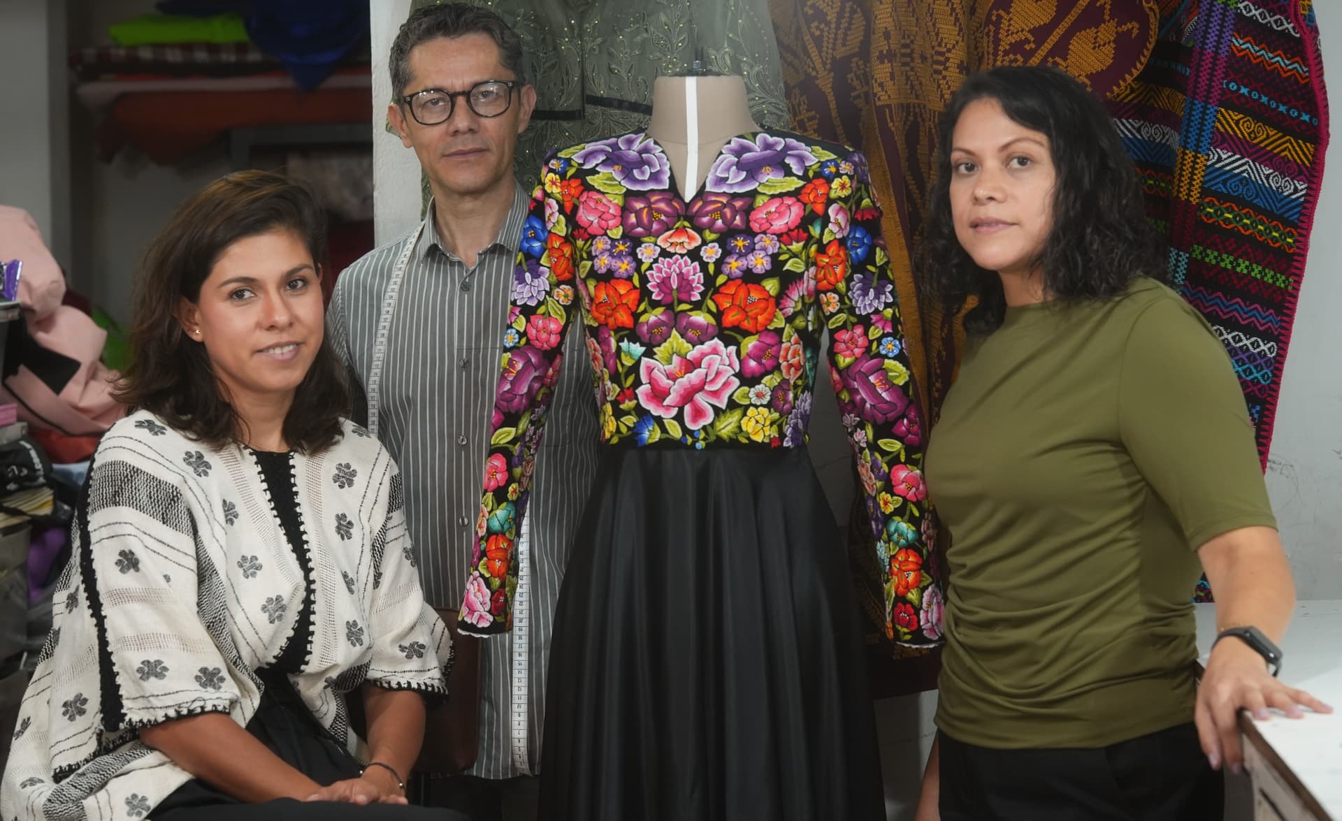 Colectivo Biulú diseñó el vestido de la presidenta.