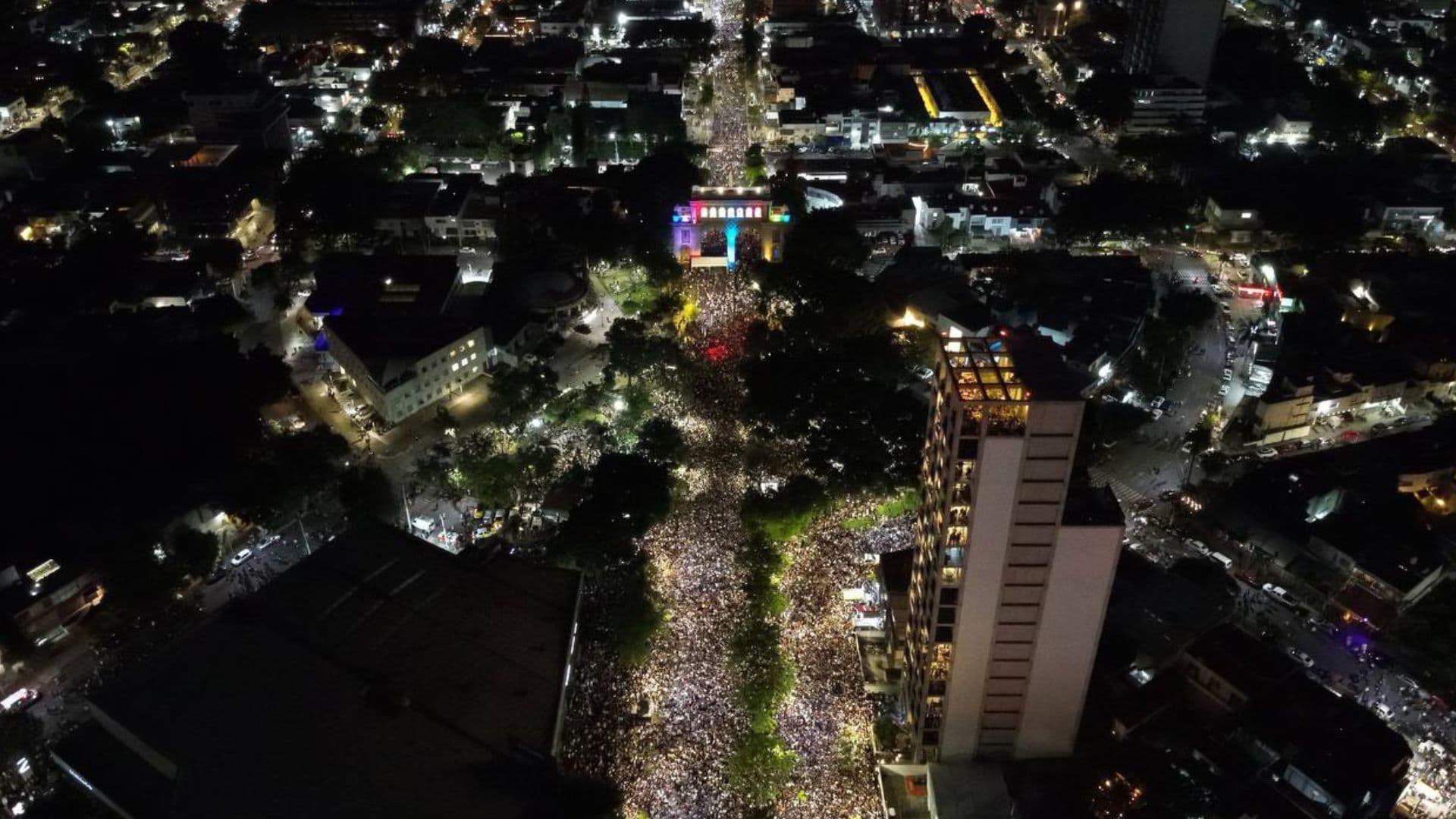 Asisten 270 Mil Personas al Concierto de Alejandro Fernández en La Minerva de Guadalajara