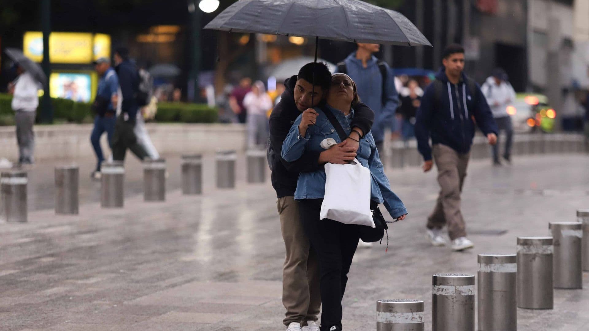 Continúan las fuertes lluvias en la capital. Foto: Cuartoscuro