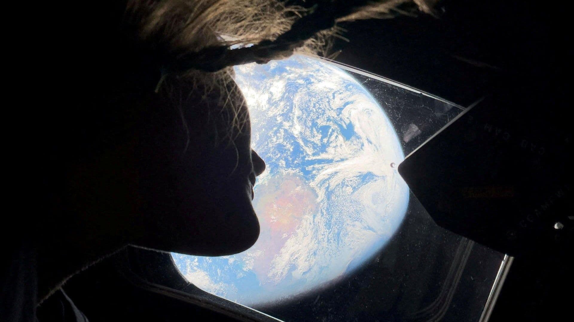 La astronauta de la Misión Artemis II de la NASA, Christina Koch, observó la Tierra