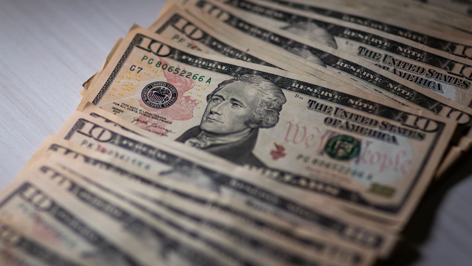 Billetes de 10 dólares estadounidenses. Foto: N+
