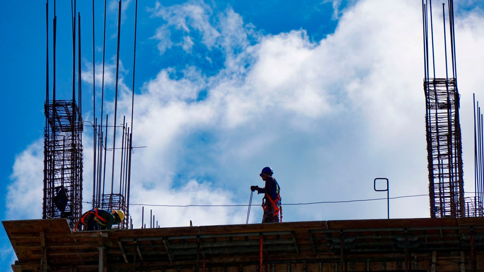 Desempleo de la OCDE Cae a 4.9% en Julio, su Nivel Más Bajo en un Año
