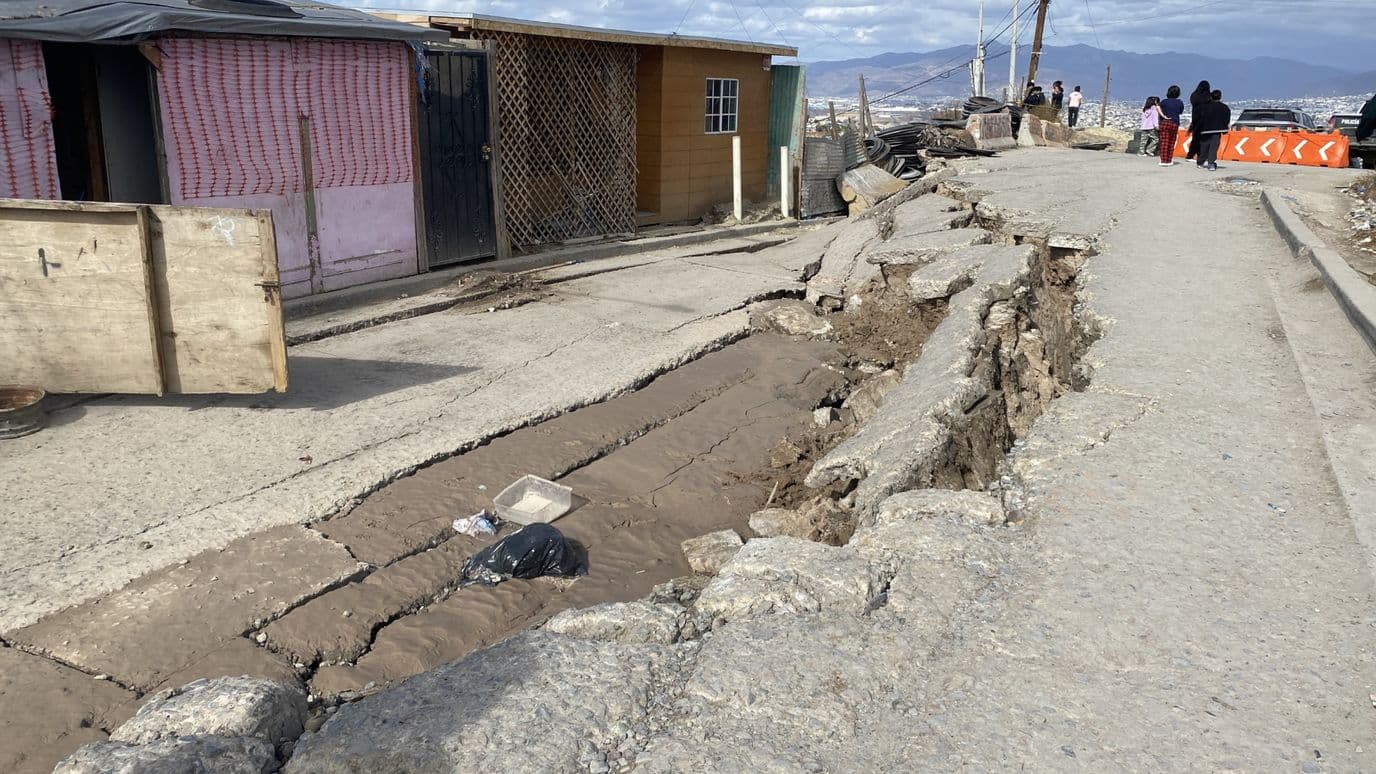 Vista panorámica de el terreno afectado por el deslizamiento en Tijuana