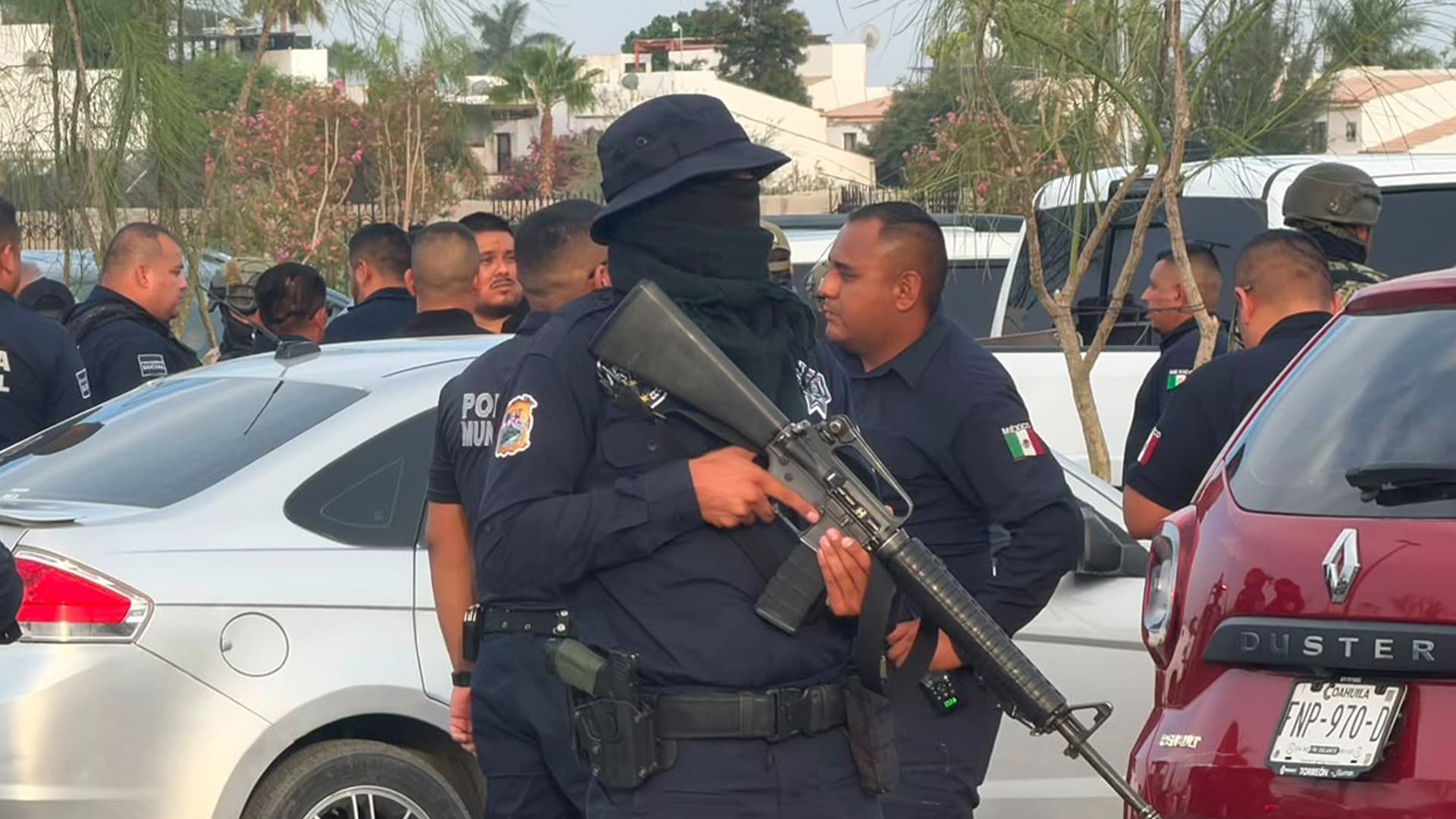 Después del operativo en un supermercado de Torreón, Ernesto 'N' y 17 personas más fueron detenidas