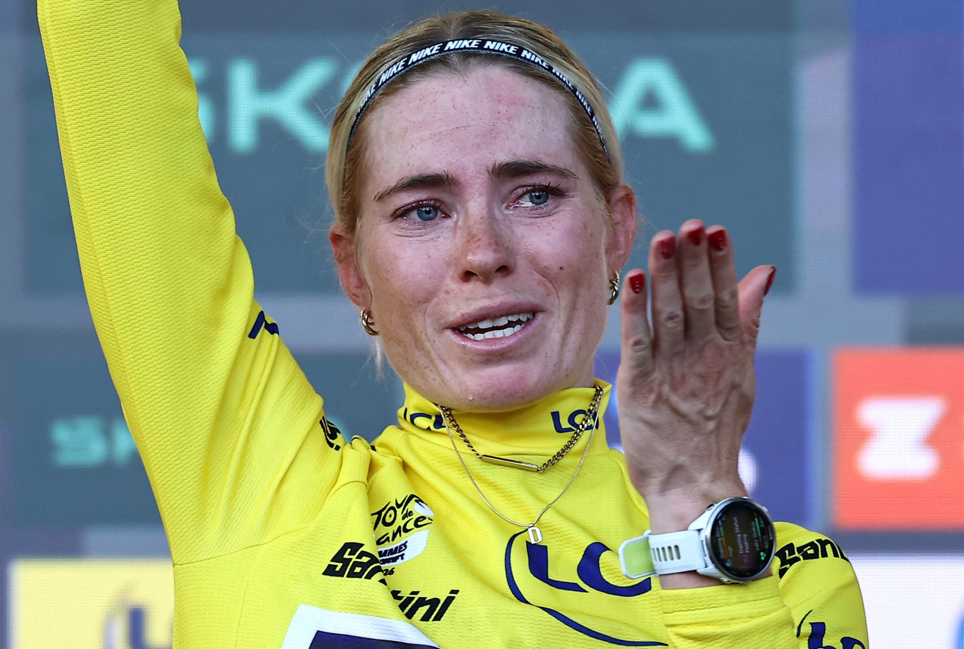 Vollering Conquista el Tour de Francia Femenino; Romina Hinojosa Termina Etapa Final en Lugar 91
