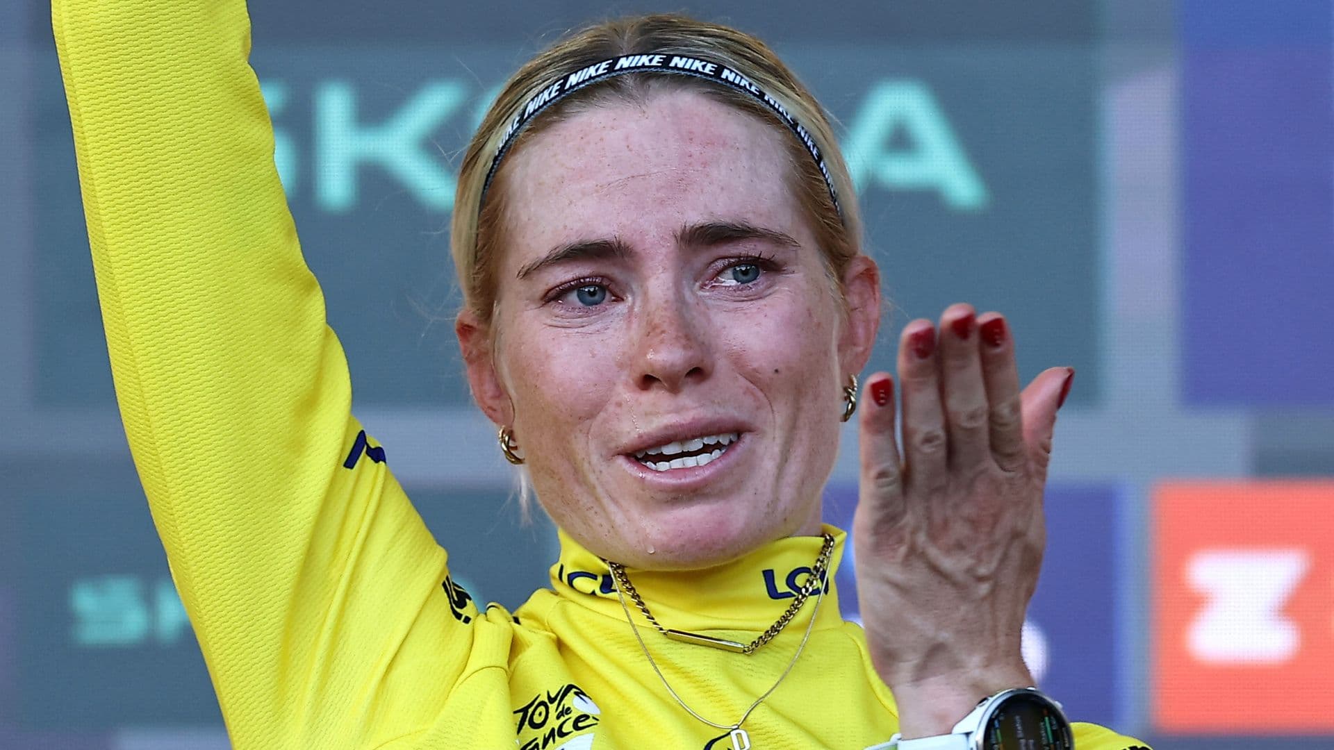 Vollering Conquista el Tour de Francia Femenino; Romina Hinojosa Termina Etapa Final en Lugar 91