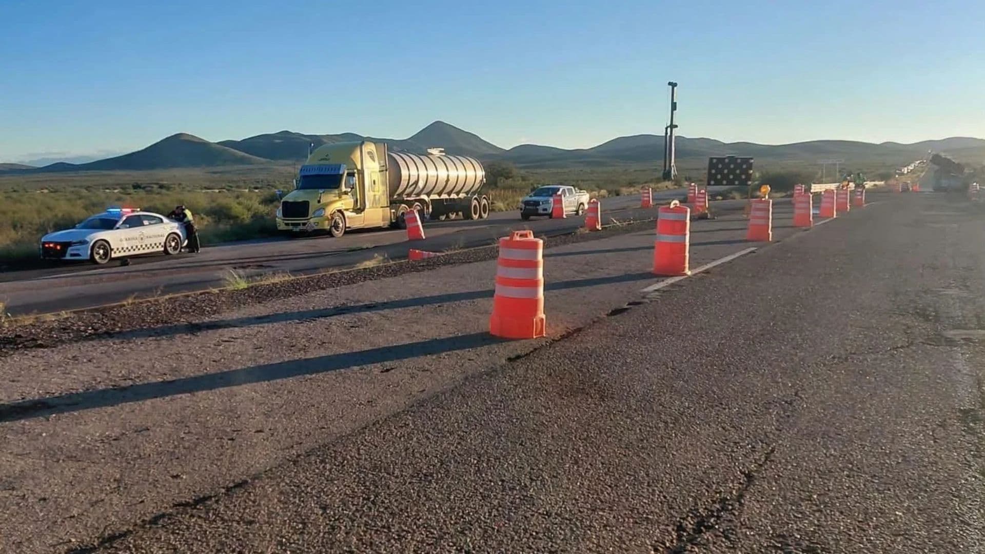 Volcamiento de Pipa Deja Derrame de Químicos en Carretera Agua Prieta-Cananea