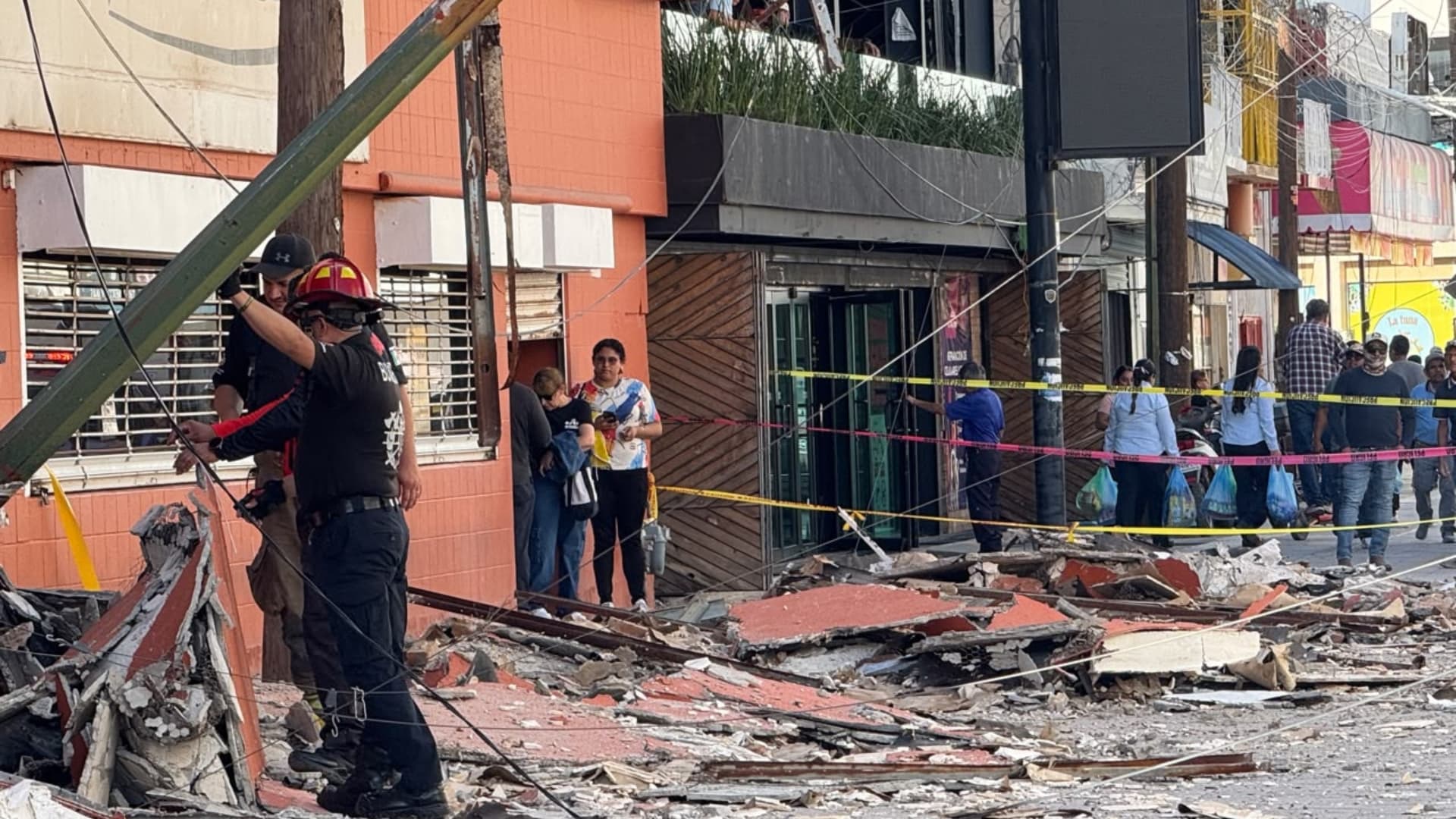 Derrumbe de papelería