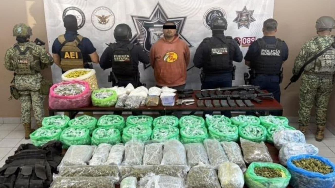 Detienen a Hombre con Más de 45 Kilos de Droga y Armas en Maneadero, Ensenada