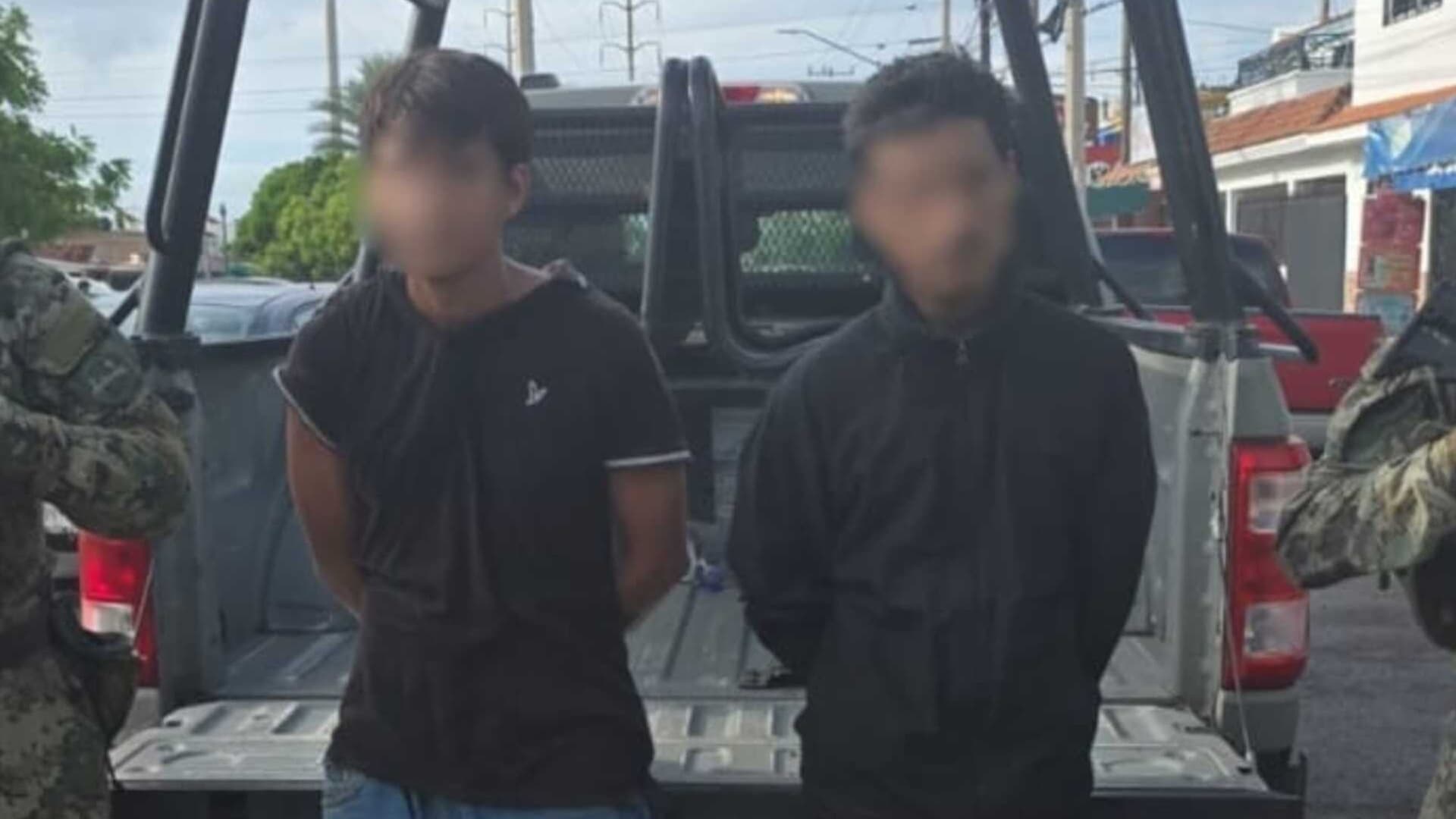Marina Detiene a Dos Personas y Asegura Armas, Droga y Explosivos en Sinaloa