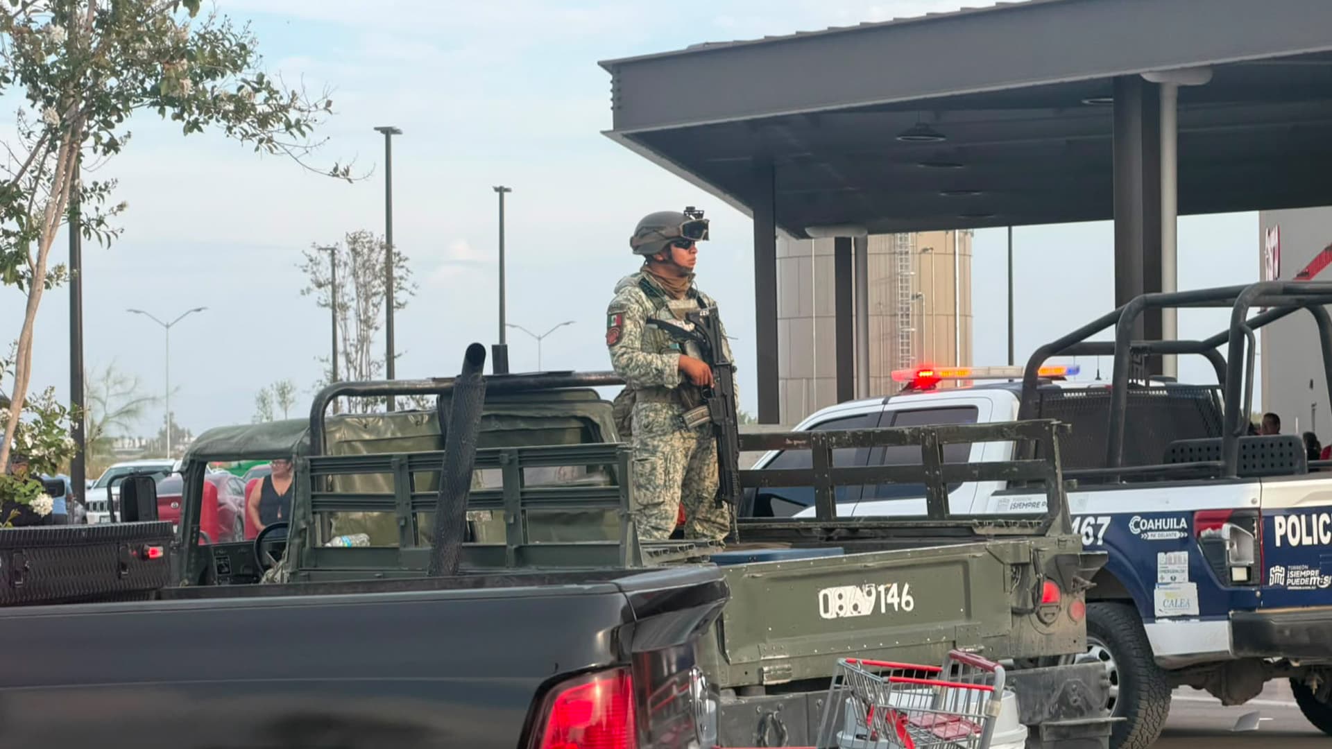 Detienen a Escoltas de Empresario Durante Operativo en Supermercado de Torreón