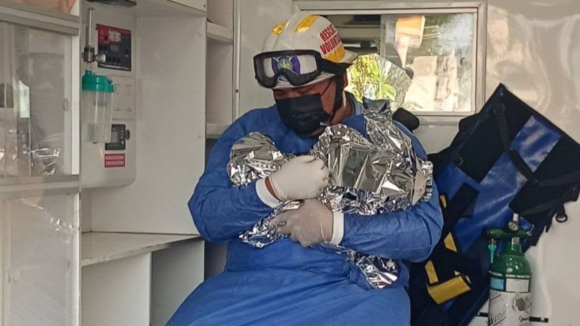 Paramédicos Ayudan a Dar a Luz a un Bebé en Vivienda de Altamira Durante el Día del Padre
