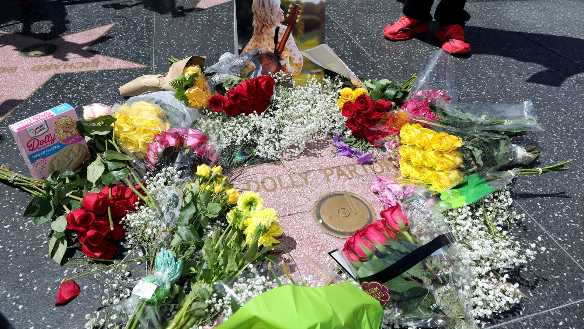 Estrella-dolly-parton-hollywood-vandalizada