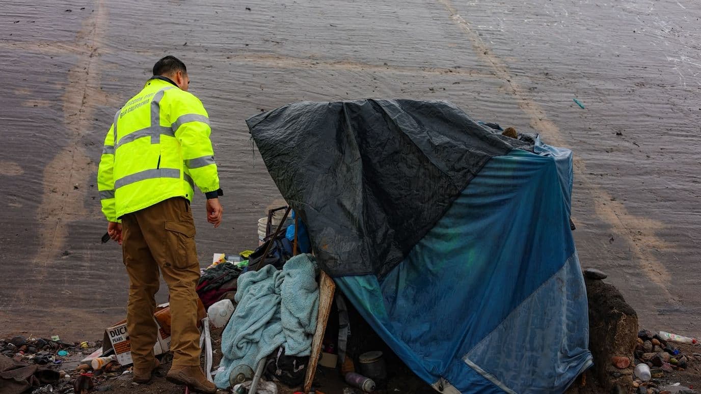 Reiteran Llamado a Evacuar la Canalización del Río Tijuana por Riesgo de Inundación