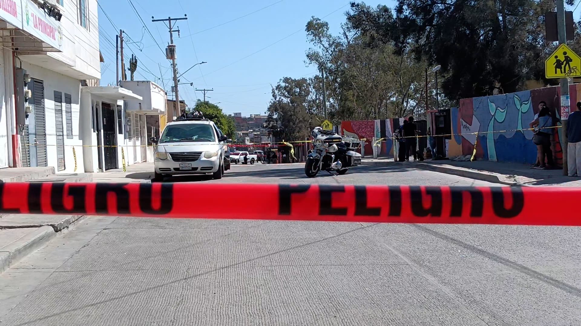 Policía Municipal resguardando la escena del crimen en la colonia Vista Encantada