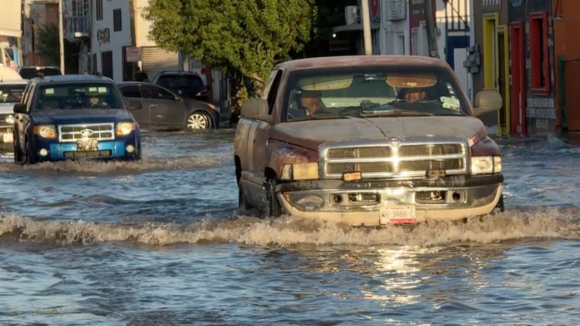 Fuga de Agua en Avenida Canales Deja sin Servicio a 180 Colonias de Matamoros