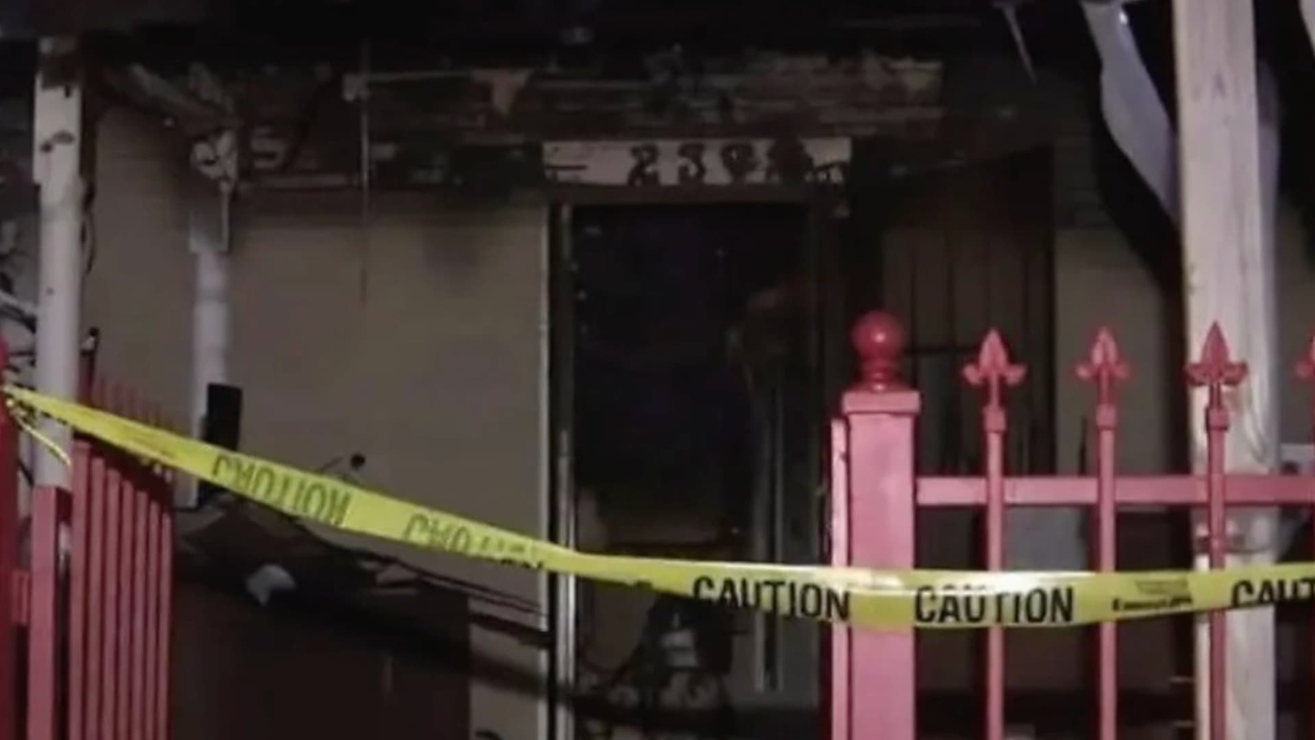 Menor de 5 años, una mujer de 33 años y un hombre de 47 años, murieron en un incendio en Richmond, California.